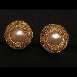 💯%Authentic CHANEL Vintage Pearl Clip On Earrings